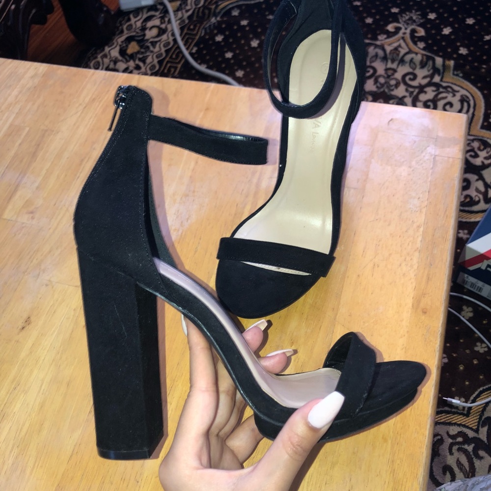 Black simply chic heels